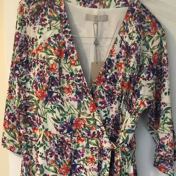 Beautiful never worn wrap over dress U.K brand name. It’s a size 14 - Picture 2 of 3